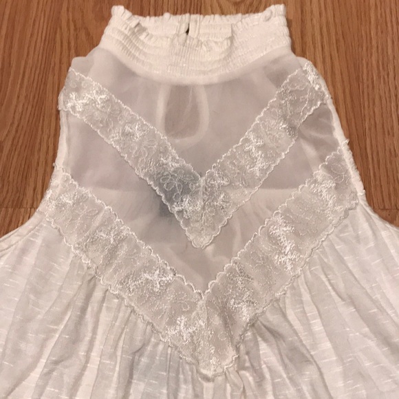 Beautiful summer top! NWT - Picture 2 of 4